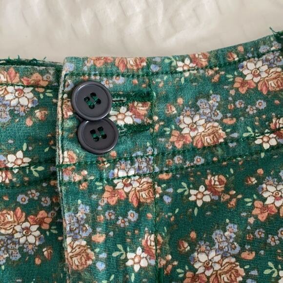 American Rag green floral shorts 9 - Picture 4 of 11